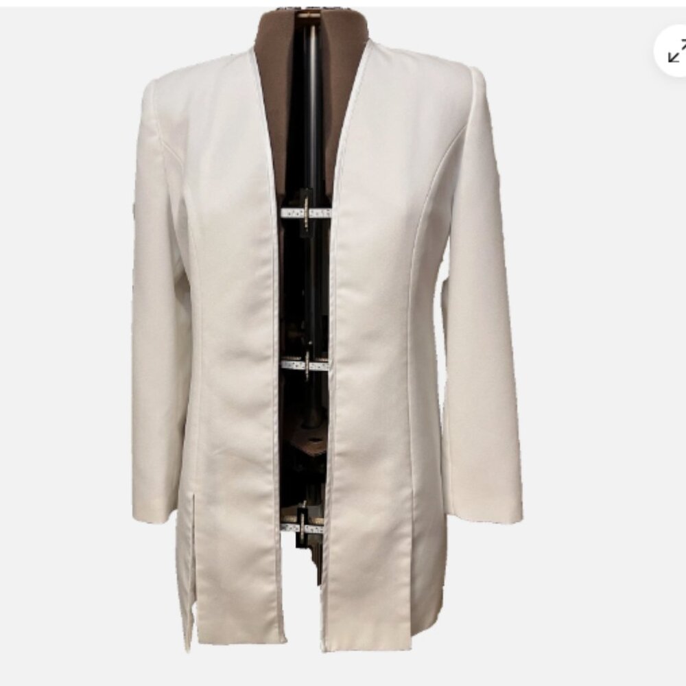PEERESS. Size 12. White Open Front Satin Edged Lined Dressy Jacket. DB2